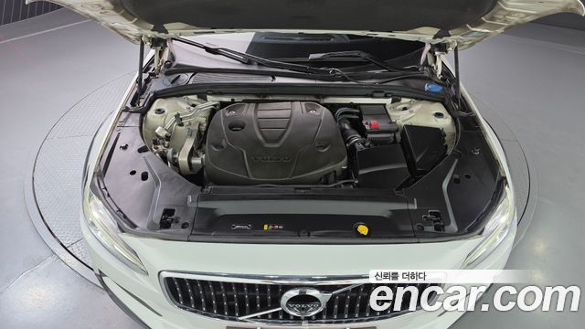Volvo V90 Cross Country D5 PRO AWD 2018 — фото 6