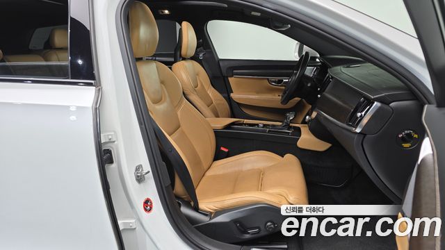 Volvo V90 Cross Country D5 PRO AWD 2018 — фото 11