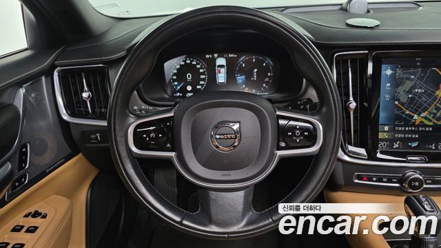 Volvo V90 Cross Country D5 PRO AWD 2018 — фото 13