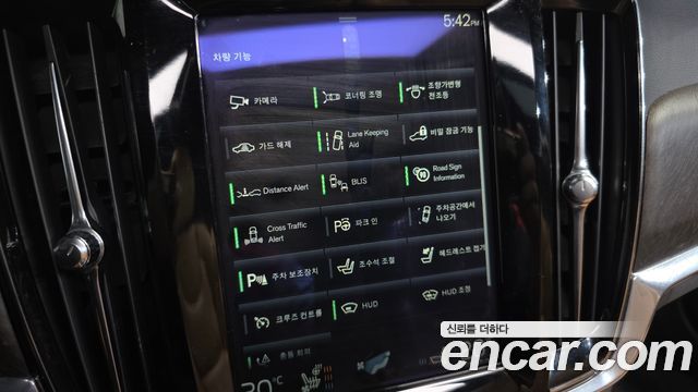 Volvo V90 Cross Country D5 PRO AWD 2018 — фото 18
