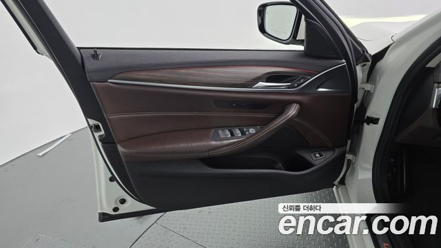 BMW 5 Series (G30) 520d Luxury Plus 2019 — фото 24