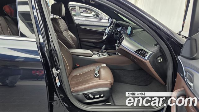 BMW 5 Series (G30) 530i xDrive M Sport Package Plus 2018 — фото 15