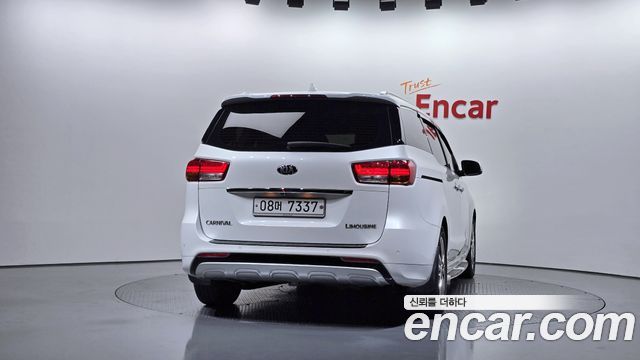 Kia Carnival 7-seater Limousine VIP 2017 — фото 4