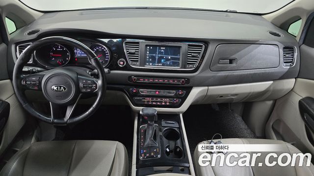 Kia Carnival 7-seater Limousine VIP 2017 — фото 7