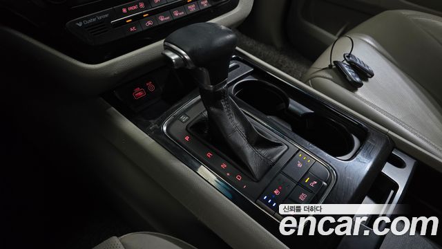 Kia Carnival 7-seater Limousine VIP 2017 — фото 9