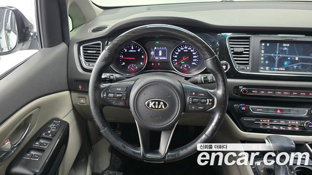 Kia Carnival 7-seater Limousine VIP 2017 — фото 12