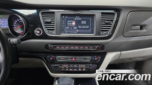 Kia Carnival 7-seater Limousine VIP 2017 — фото 13