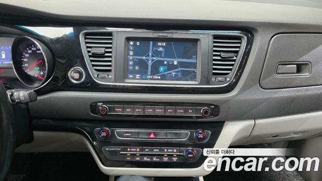 Kia Carnival 7-seater Limousine VIP 2017 — фото 15