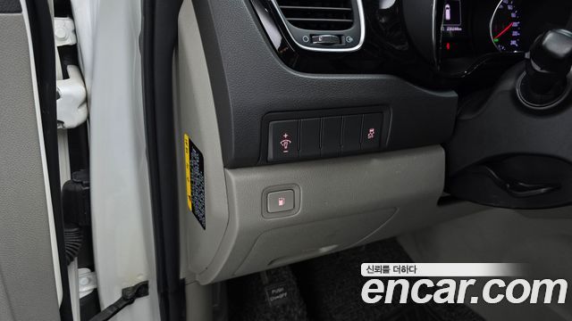 Kia Carnival 7-seater Limousine VIP 2017 — фото 16