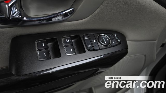Kia Carnival 7-seater Limousine VIP 2017 — фото 17