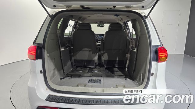 Kia Carnival 7-seater Limousine VIP 2017 — фото 20