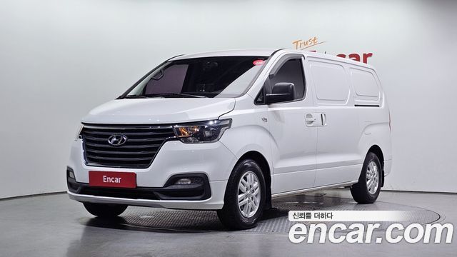 Hyundai Grand Starex Van 3-Seater Smart