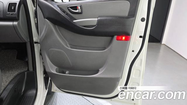 Hyundai Grand Starex Van 3-Seater Smart 2019 — фото 24