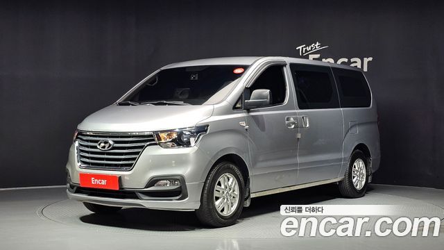 Hyundai Grand Starex Van 3-Seater LPi Smart