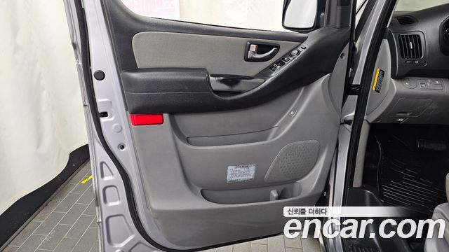 Hyundai Grand Starex Van 3-Seater LPi Smart 2019 — фото 24