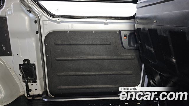 Hyundai Grand Starex Van 3-Seater LPi Smart 2019 — фото 25
