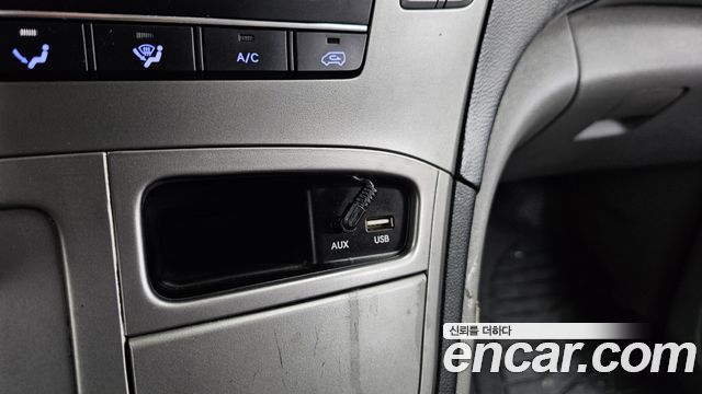 Hyundai Grand Starex Van 3-Seater LPi Smart 2019 — фото 26