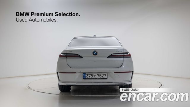 BMW 7 Series (G70) 740d xDrive Design Pure Excellence 2023 — фото 4