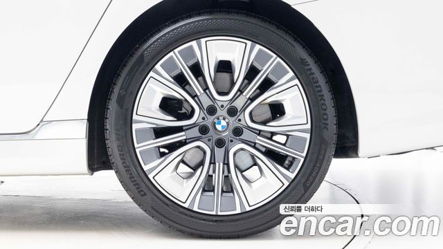 BMW 7 Series (G70) 740d xDrive Design Pure Excellence 2023 — фото 5