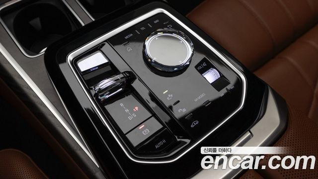 BMW 7 Series (G70) 740d xDrive Design Pure Excellence 2023 — фото 9
