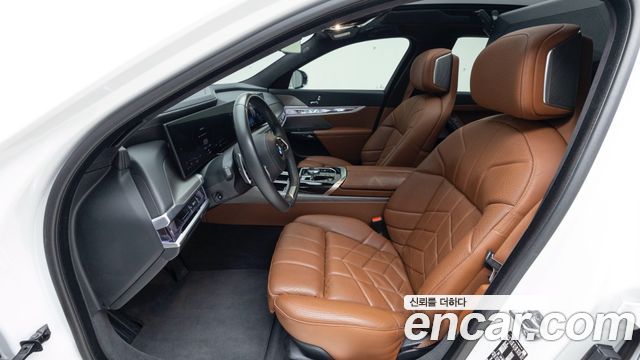 BMW 7 Series (G70) 740d xDrive Design Pure Excellence 2023 — фото 10