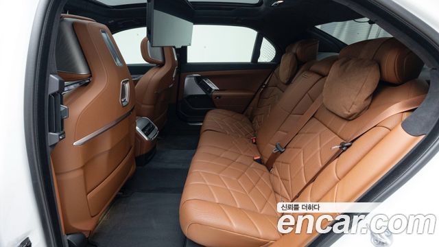 BMW 7 Series (G70) 740d xDrive Design Pure Excellence 2023 — фото 15
