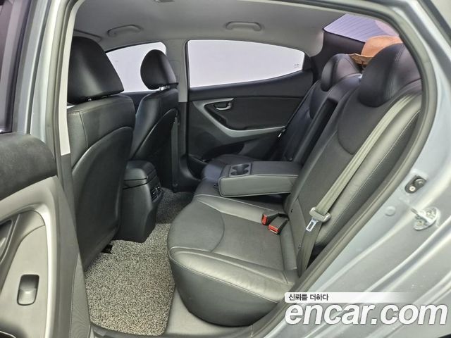 Hyundai Avante 1.6 GDi Smart Standard 2015 — фото 16