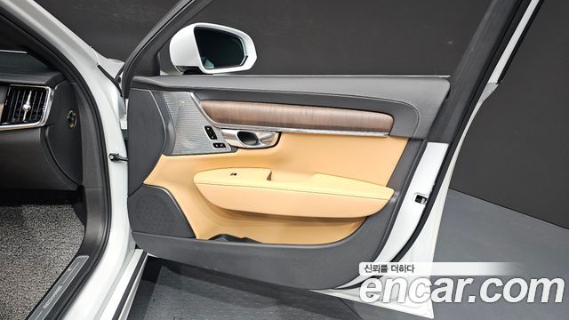 Volvo S90 T8 AWD Ultimate Bright 2023 — фото 24
