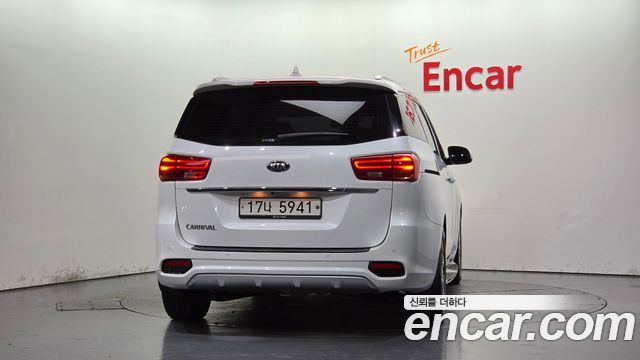 Kia Carnival Gasoline 9-Seater Noblesse Special 2019 — фото 4
