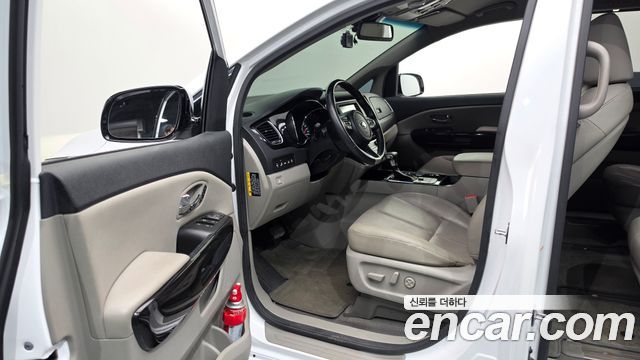 Kia Carnival Gasoline 9-Seater Noblesse Special 2019 — фото 10