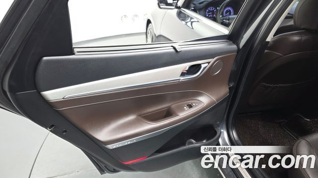 Hyundai Grandeur (IG) 3.0 Exclusive Special 2018 — фото 25