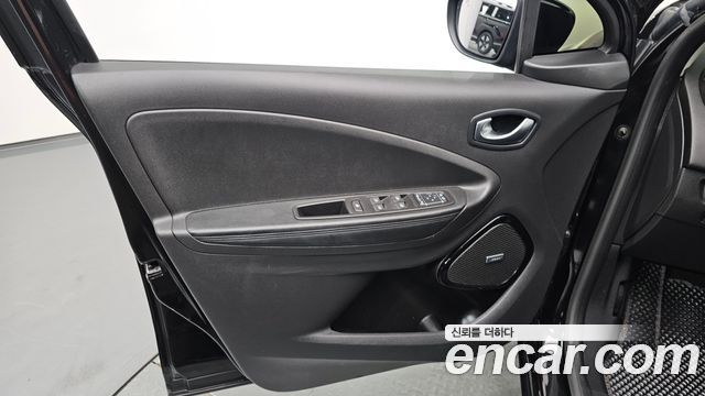 Renault Korea Zoe Intens 2021 — фото 24