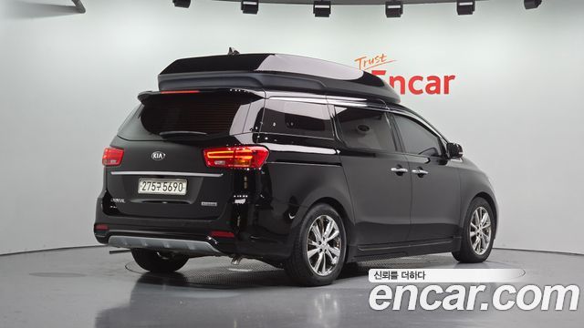 Kia Carnival 9-Seater Hi-Limousine Noblesse Special 2019 — фото 2