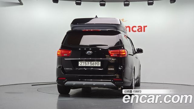 Kia Carnival 9-Seater Hi-Limousine Noblesse Special 2019 — фото 4
