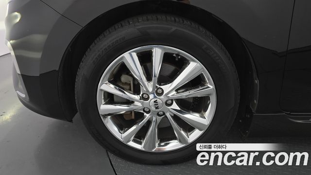 Kia Carnival 9-Seater Hi-Limousine Noblesse Special 2019 — фото 5