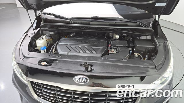 Kia Carnival 9-Seater Hi-Limousine Noblesse Special 2019 — фото 6