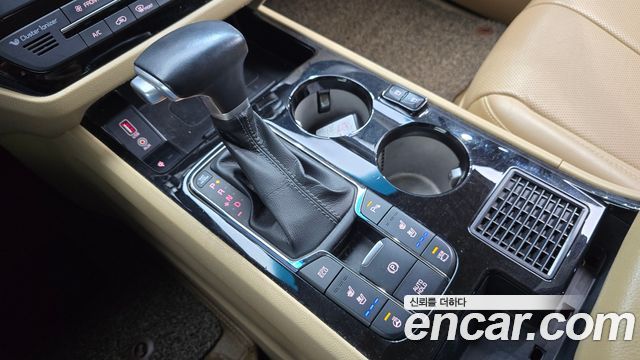 Kia Carnival 9-Seater Hi-Limousine Noblesse Special 2019 — фото 9