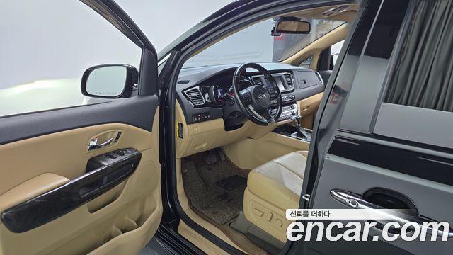 Kia Carnival 9-Seater Hi-Limousine Noblesse Special 2019 — фото 10