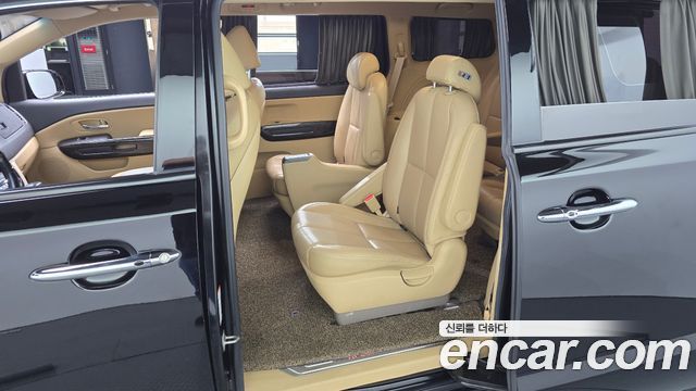 Kia Carnival 9-Seater Hi-Limousine Noblesse Special 2019 — фото 11