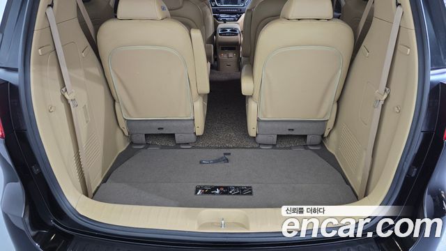 Kia Carnival 9-Seater Hi-Limousine Noblesse Special 2019 — фото 17