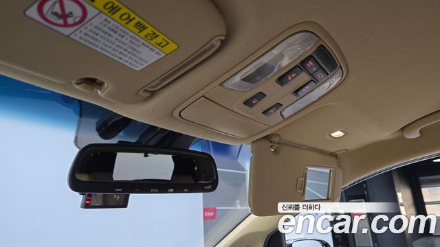 Kia Carnival 9-Seater Hi-Limousine Noblesse Special 2019 — фото 18