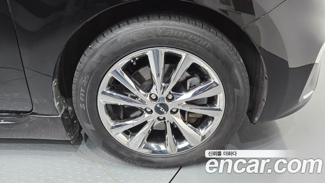 Kia Carnival 9-Seater Hi-Limousine Noblesse Special 2019 — фото 21