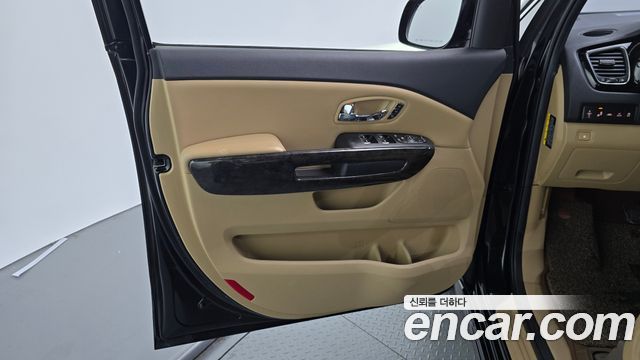 Kia Carnival 9-Seater Hi-Limousine Noblesse Special 2019 — фото 24