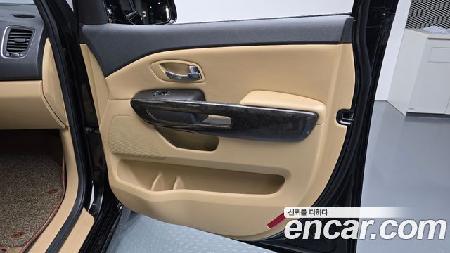 Kia Carnival 9-Seater Hi-Limousine Noblesse Special 2019 — фото 25