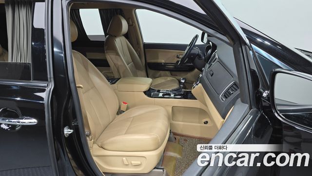 Kia Carnival 9-Seater Hi-Limousine Noblesse Special 2019 — фото 26