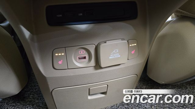 Kia Carnival 9-Seater Hi-Limousine Noblesse Special 2019 — фото 29