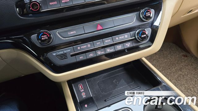 Kia Carnival 9-Seater Hi-Limousine Noblesse Special 2019 — фото 30