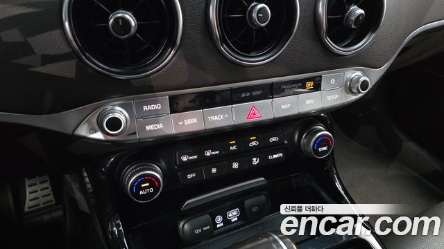 Kia Stinger 2.0 Turbo 2WD Prime 2018 — фото 18