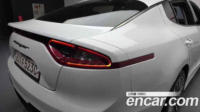 Kia Stinger 2.0 Turbo 2WD Prime 2018 — фото 23