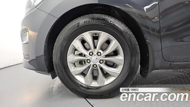 Kia Carnival 11-Seater Deluxe 2019 — фото 5